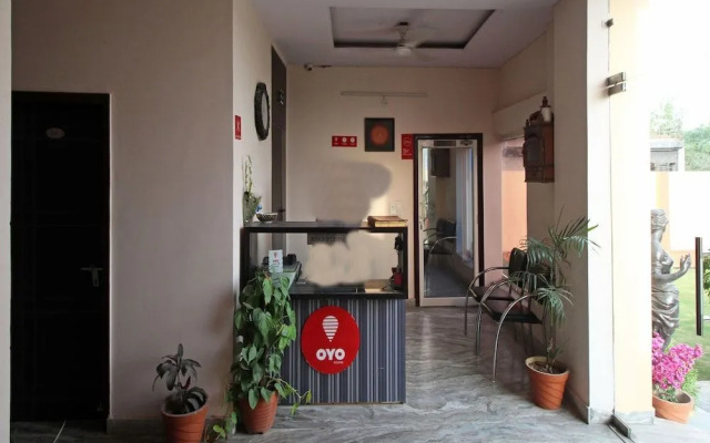 Hotel City Rooms Greater Noida by OYO Rooms