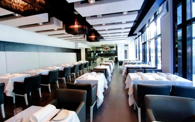 Oaks Melbourne St Kilda Road Hotel