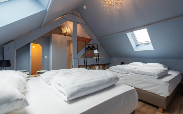 Spacious Holiday Home With Sunny Terrace