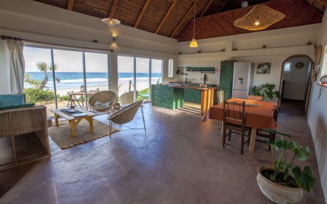 Pura Vida Tofo Beach House