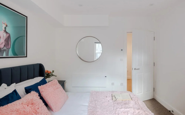 The Vanity Affair - Fitzrovia - by Frankie Says