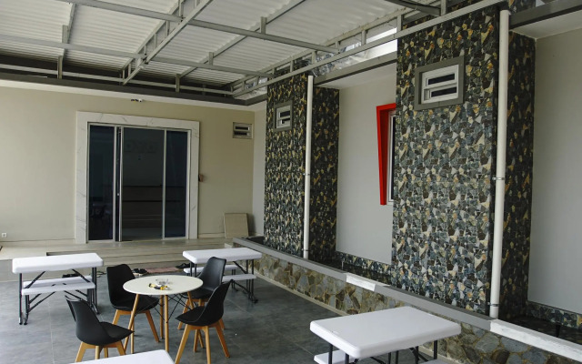 OYO 185 Roriz Residence