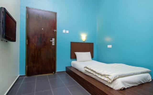 Ample Hotel