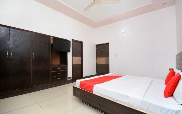 OYO 31031 Ds Royal Guest House