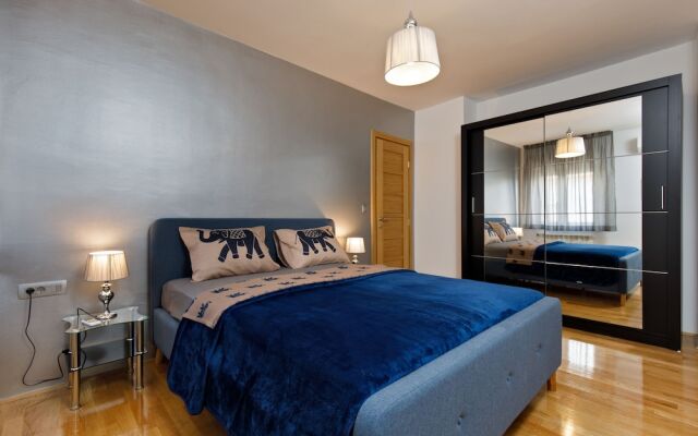 Luxury beach apartment private parking