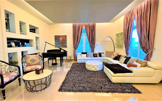 Ultimate Luxury sea front villa with private pool Palm Jumeirah