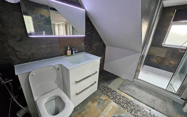 SnoozeDen Westmead – Windsor Castle & Legoland