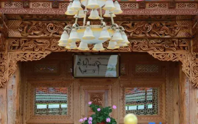 Shangri-La Nongla Yangpi Ecological Manor (Napa Sea Scenic Area)
