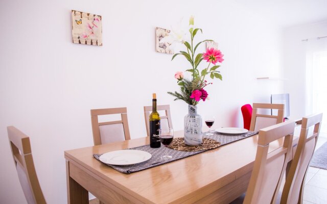 A04 - Large Modern 1 bed Apartment with pool by DreamAlgarve