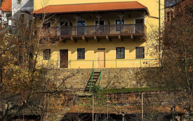 Garni Mysí Díra