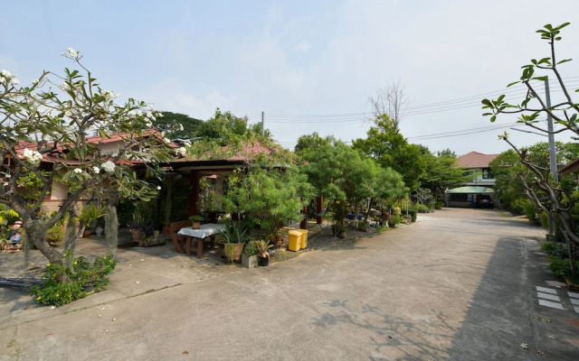 OYO 539 Loft By Busaba