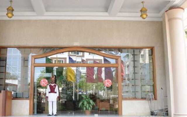 Hotel Ramada Raj Park