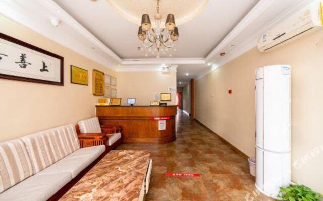 Zuolin Business Hotel