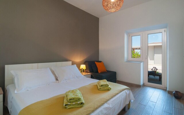 Nice Apartment in Sutivan With Wifi and 1 Bedrooms