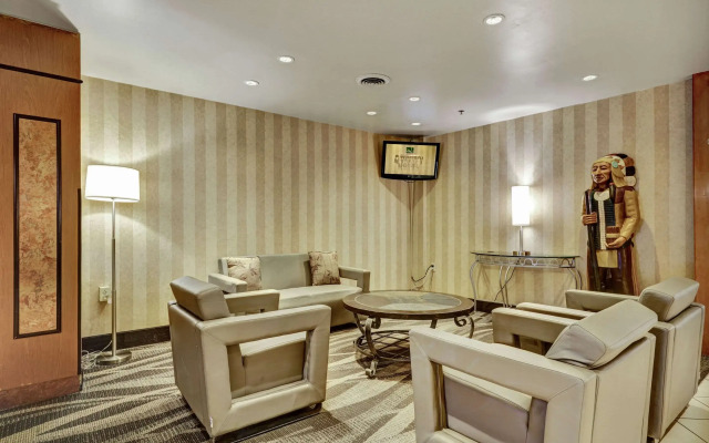 Quality Hotel & Suites At The Falls