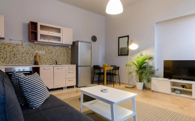 I30 Studio Apartment In Central Location.