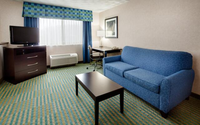Holiday Inn Express and Suites by IHG