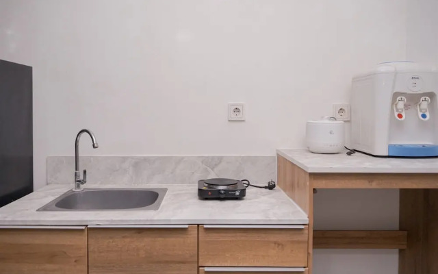 Good Deal and Comfy Studio at Collins Boulevard Apartment