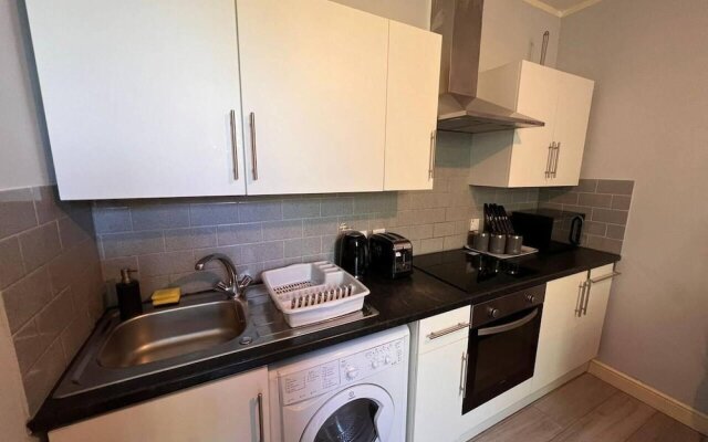 Impeccable 2-bed Apartment by Cardiff City Centre