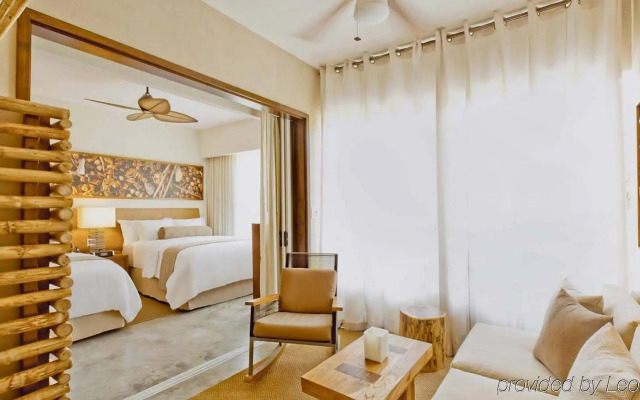 El Mangroove Papagayo, Autograph Collection