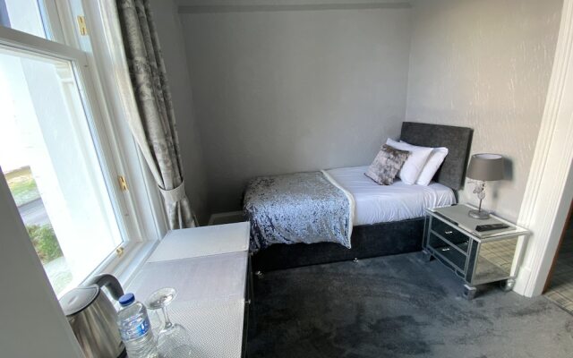 Ashburn House De Luxe B&B