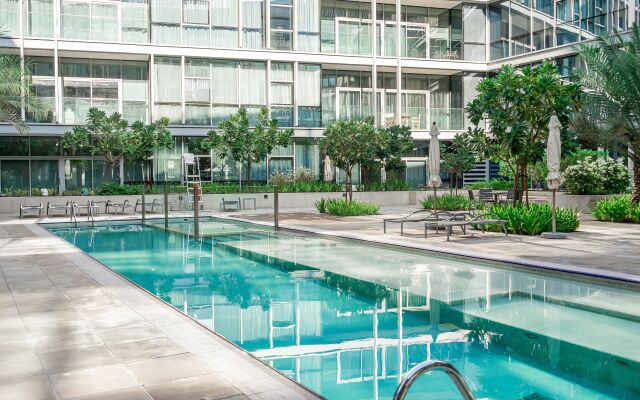 Elegant And Bright Apartment In City Walk