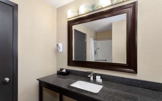 Super 8 by Wyndham Copley Akron