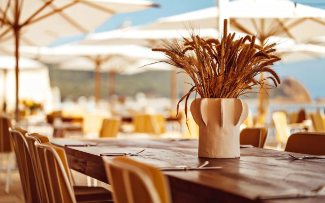 Les Roches Rouges, a Beaumier hotel