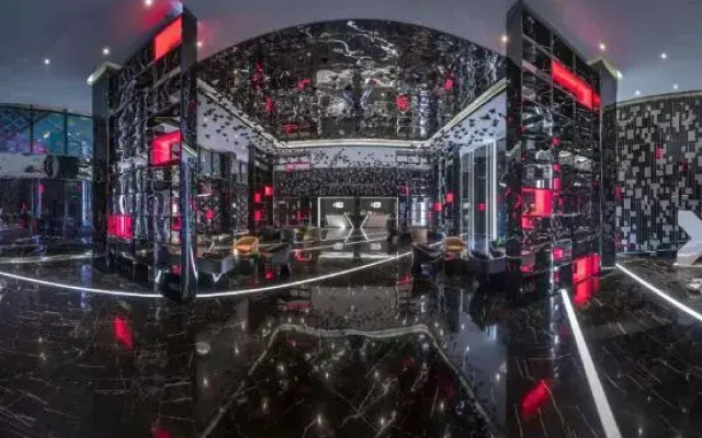 X Art Hotel