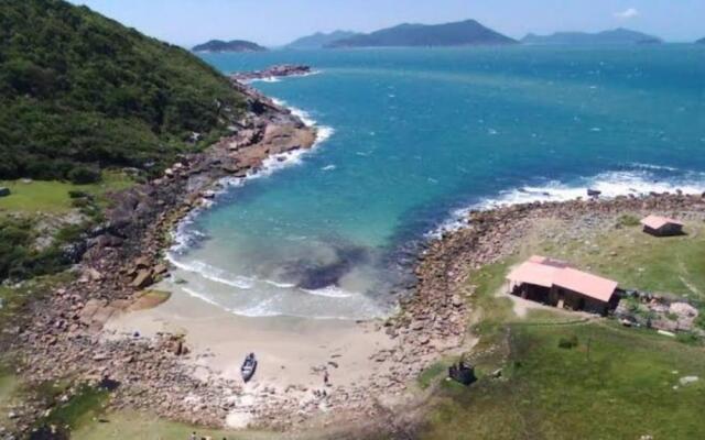 Gênesis Beach Hostel! Quartos compartilhados e privativos na Pinheira