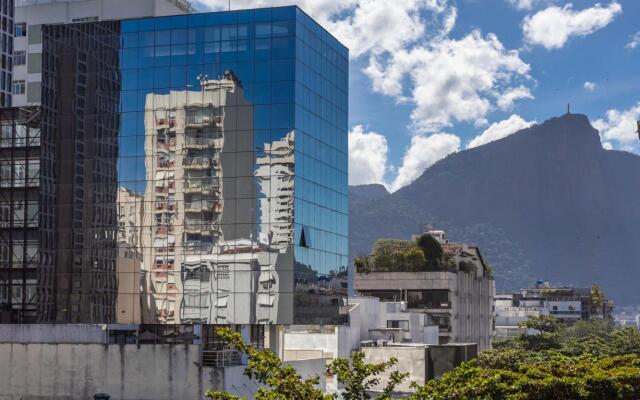 2 pax two blocks from the beach | VP604 Z1