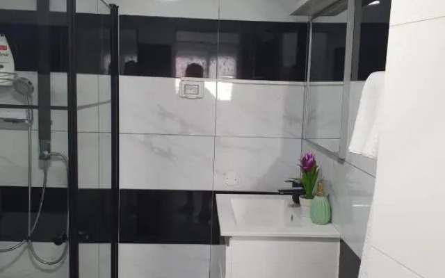 Tzimer Lana