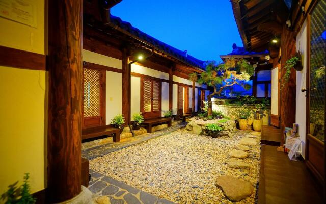 Jeonju Hanok Gotek Agbae