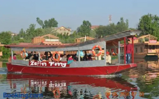 New Zenith Group of Houseboats