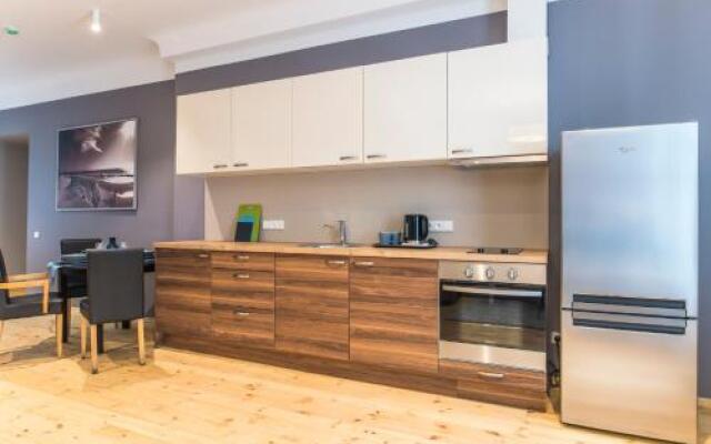 Colonel Suites & Apartments
