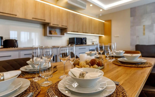 Royal Cafe Apartman