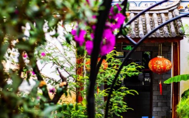 Yixin Courtyard hotel (Dali Ancient City South Gate)