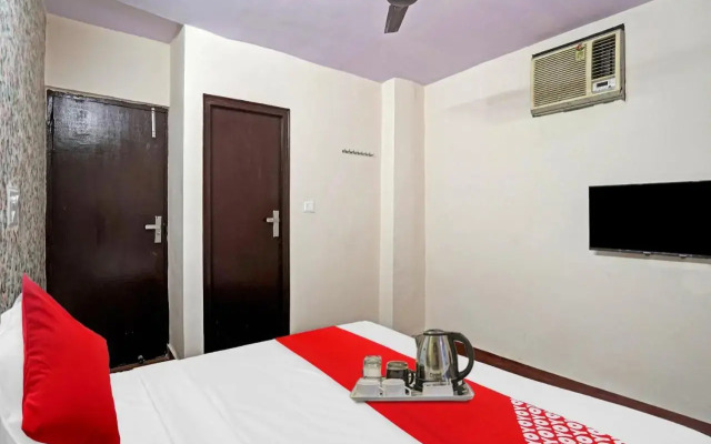 OYO Flagship 70188 S R Hotel