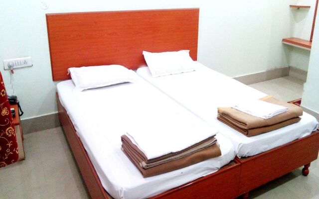 Goroomgo Kashi Inn Varanasi