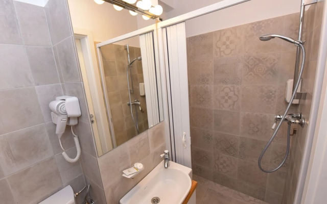 Primo - One Bedroom Apartment - Next to Cismigiu Park and Victoria Avenue