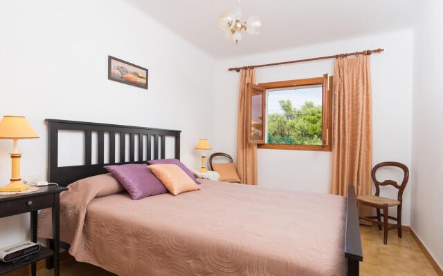 BARCELO-DANUS - Chalet with terrace in Porto Colom. Free WiFi
