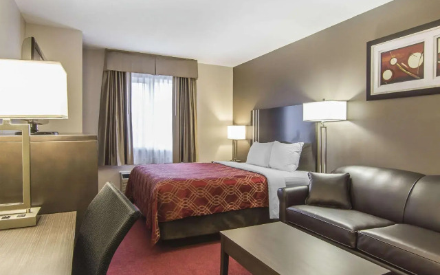 Econo Lodge Inn & Suites