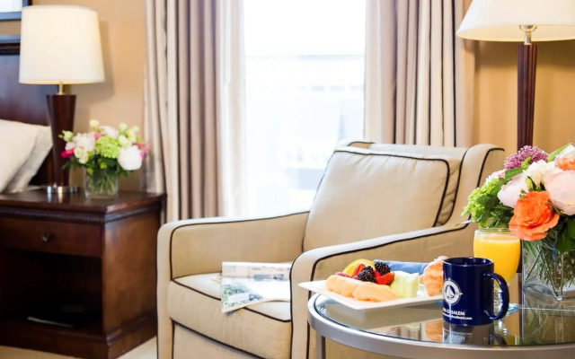 Salem Waterfront Hotel & Suites