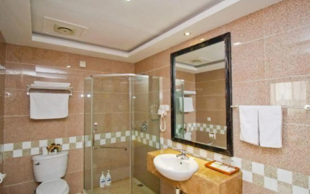 Yaqi Business Hotel (Hefei High-speed Rail South Station North Square)