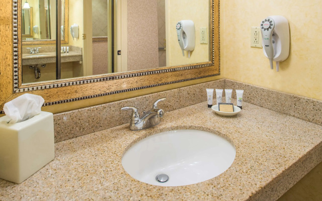 Red Lion Hotel Pasco Airport & Conference Center