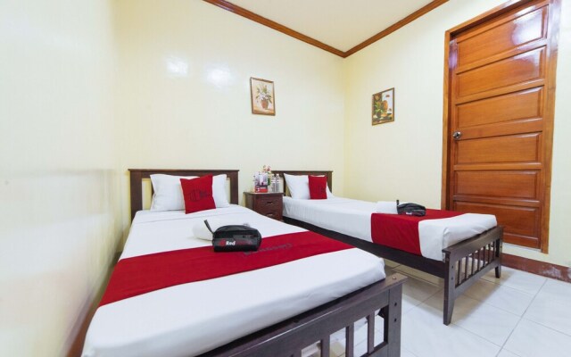 RedDoorz near Golden Sarok Shrine