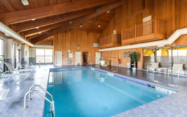 Quality Inn & Suites Oakwood Village - Cleveland South