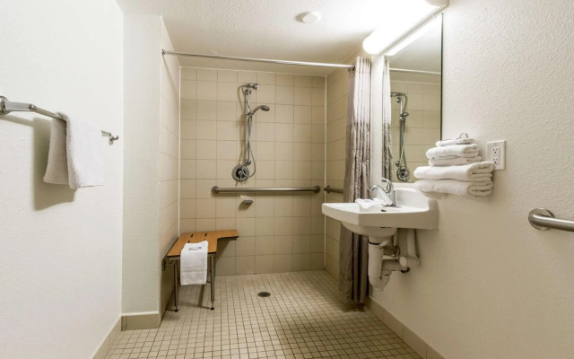 Motel 6 Tempe, AZ – Phoenix Airport – Priest Dr