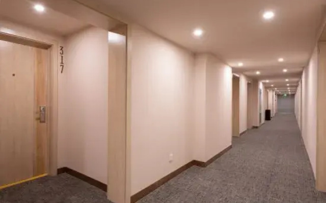 Ginza Jiaxuan Hotel (Jinan University Zhonghai Huanyucheng Branch)