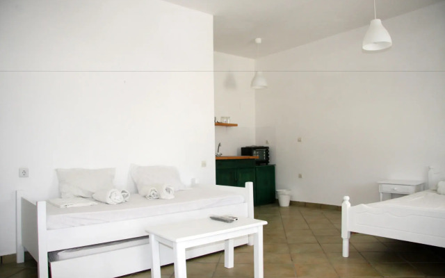 Armadoros Hotel Ios Backpackers